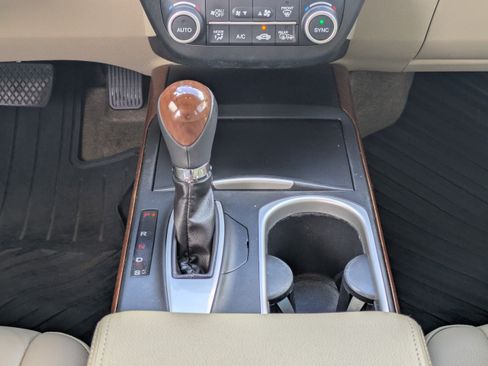 Used 2017 Acura RDX w/ AcuraWatch Plus Package FWD image 18