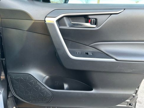 Used 2024 Toyota RAV4 XLE Premium image 30