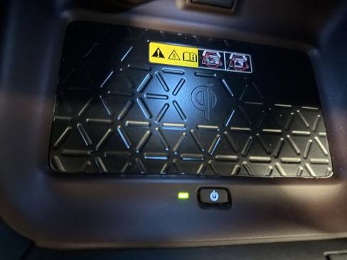 Used 2022 Toyota RAV4 Limited image 25