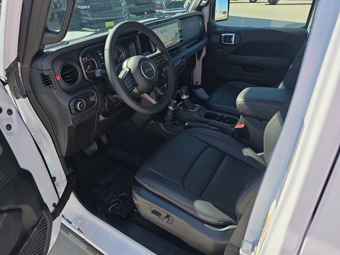 New 2025 Jeep Wrangler Unlimited Rubicon w/ Steel Bumper Group image 12