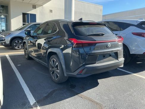 Used 2019 Lexus UX 200 image 2