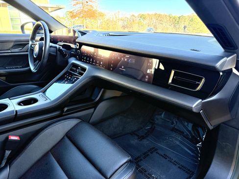 Used 2022 Porsche Taycan image 23