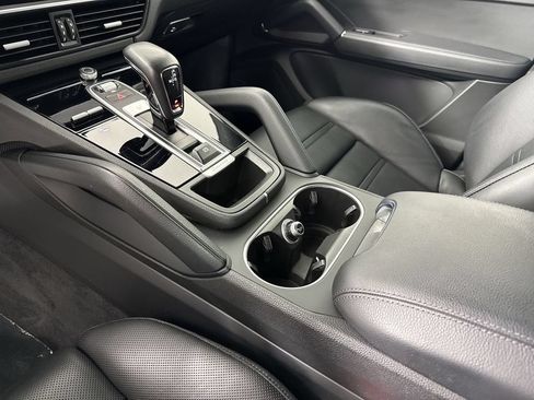 Certified 2023 Porsche Cayenne Platinum Edition AWD/4WD image 32