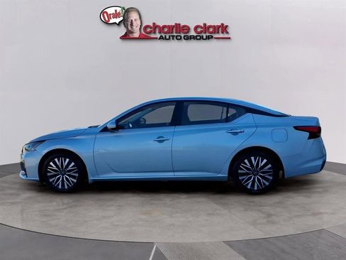 Used 2023 Nissan Altima 2.5 SV image 2
