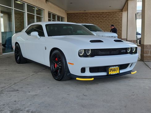 Used 2022 Dodge Challenger SRT Hellcat RWD image 4