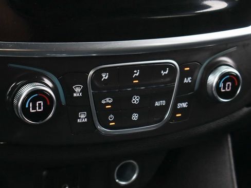 Used 2023 Chevrolet Traverse LT image 29