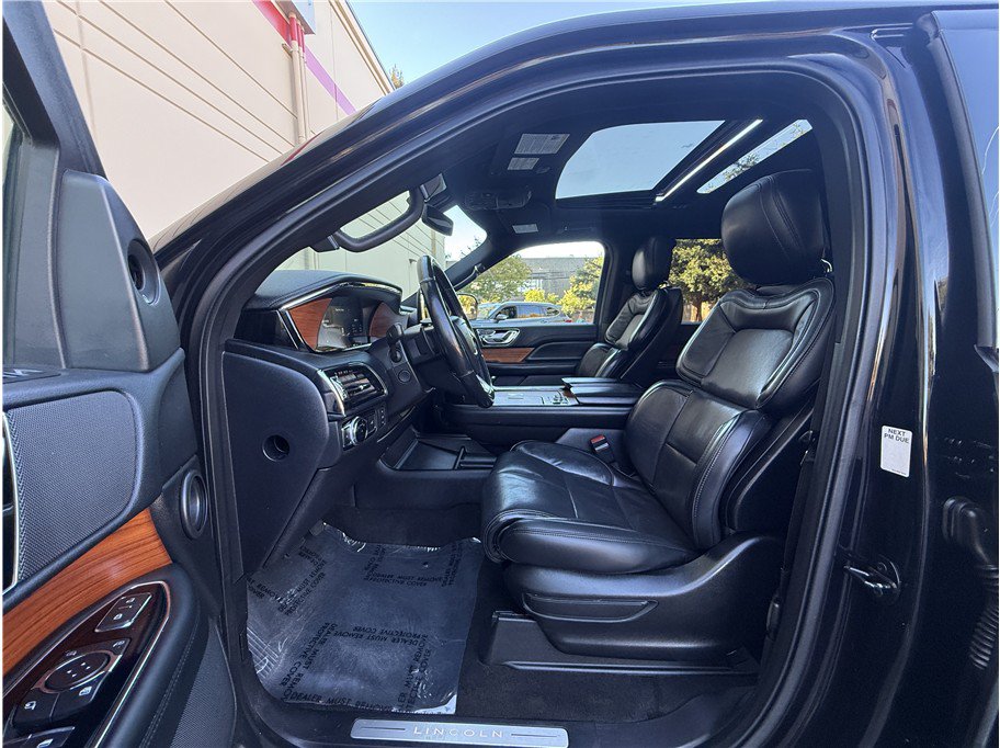 Used 2019 Lincoln Navigator L Select RWD image 35