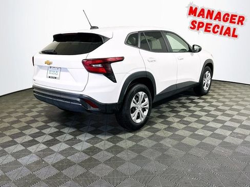 Used 2025 Chevrolet Trax LS FWD image 8