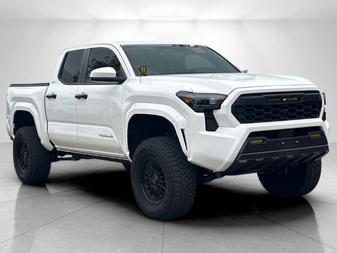 Used 2025 Toyota Tacoma SR5 AWD/4WD image 1