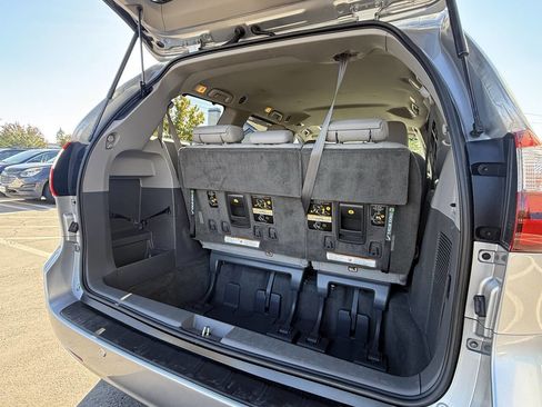 Used 2017 Toyota Sienna image 19
