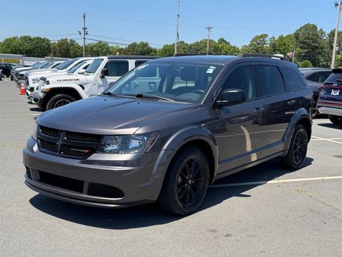 Used 2020 Dodge Journey SE w/ SE Popular Equipment Group FWD image 8