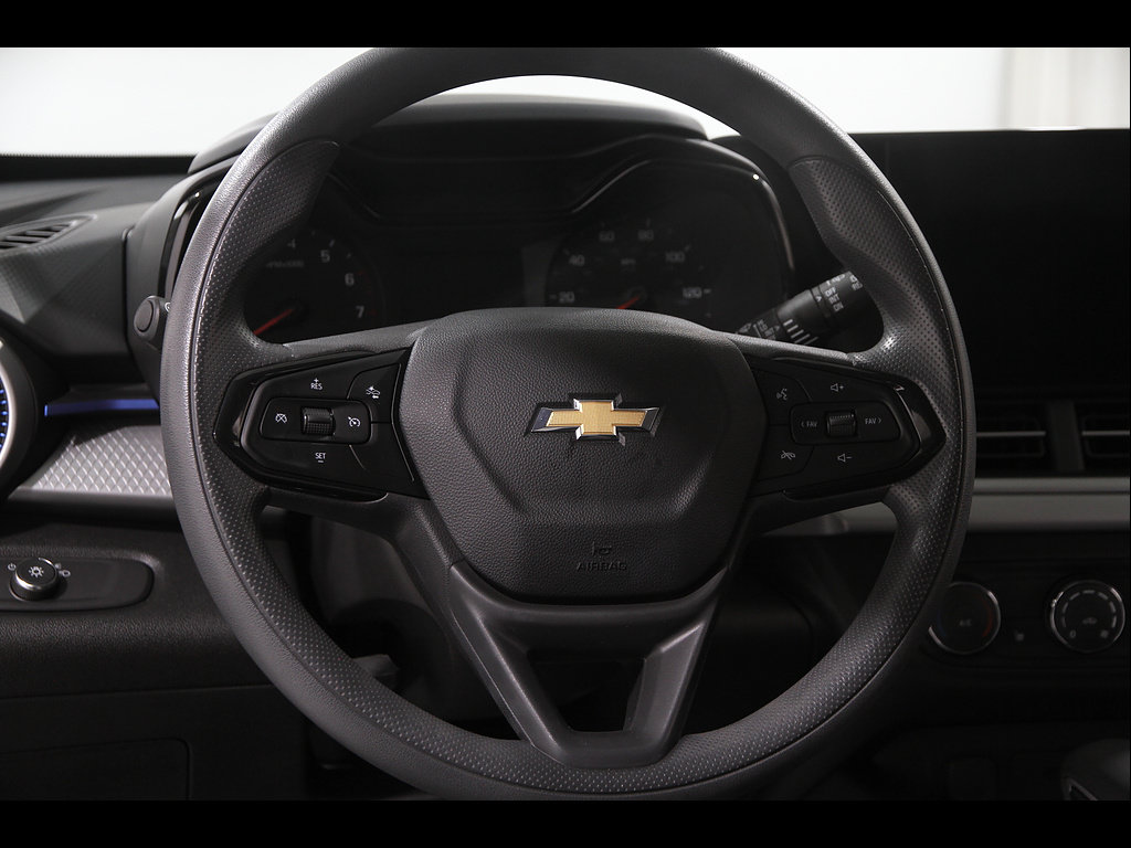 Used 2024 Chevrolet Trax LS w/ LS Convenience Package FWD image 7