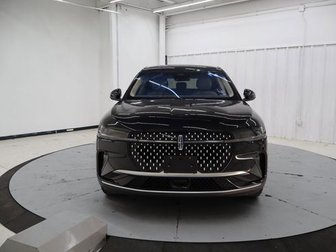 Used 2024 Lincoln Nautilus Premier image 11