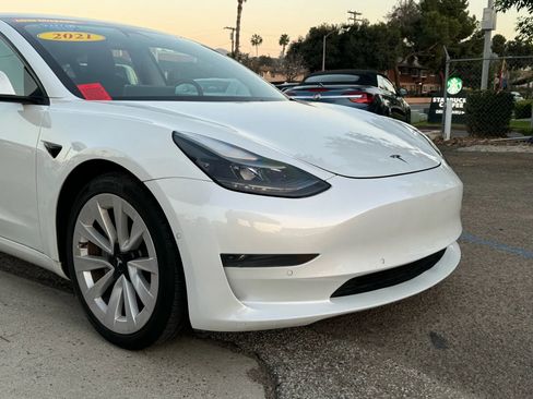 Used 2021 Tesla Model 3 Standard Range Plus image 3