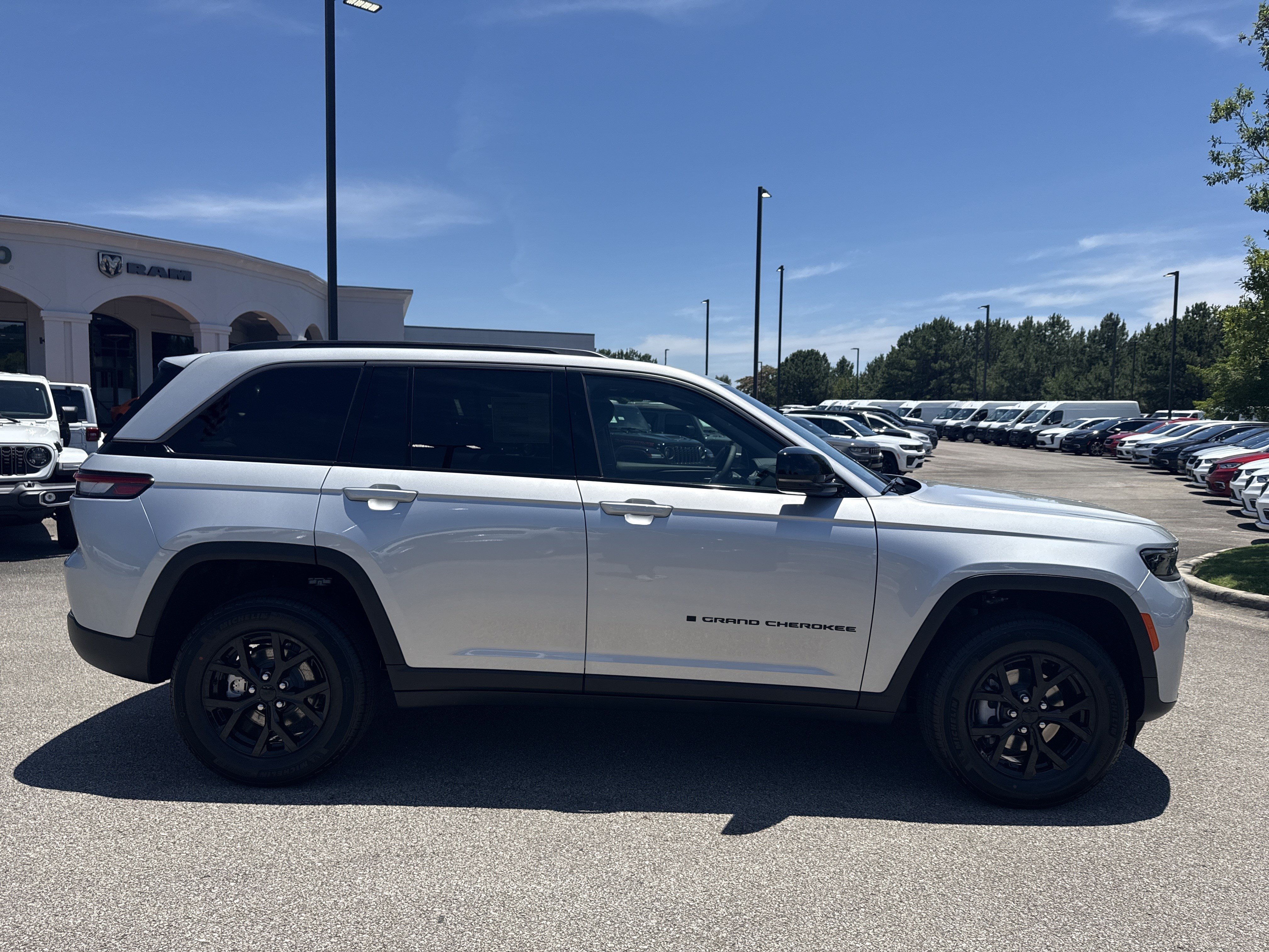 New 2026 Jeep Grand Cherokee Altitude RWD image 8