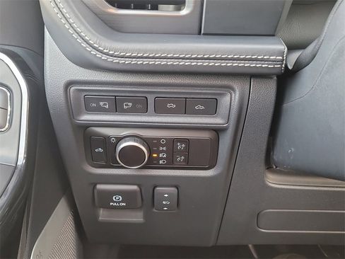 Used 2023 Ford F150 Lightning Platinum image 26