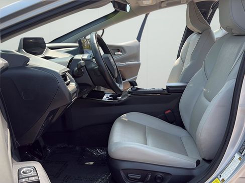 Used 2024 Toyota Prius XLE AWD/4WD image 19