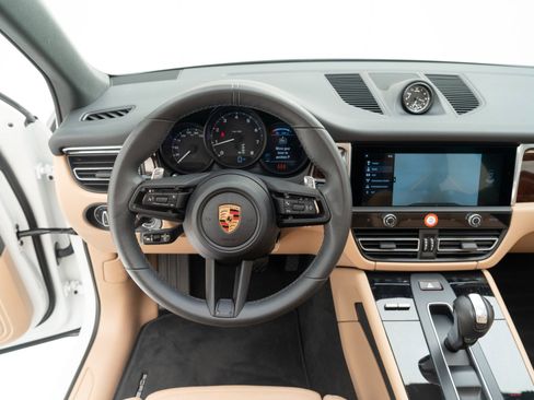 Certified 2023 Porsche Macan S AWD/4WD image 29