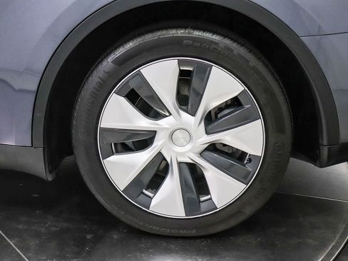 Used 2023 Tesla Model Y 2WD image 10