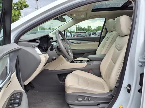 Certified 2024 Cadillac XT5 Premium Luxury w/ LPO, Floor Liner Package AWD/4WD image 18