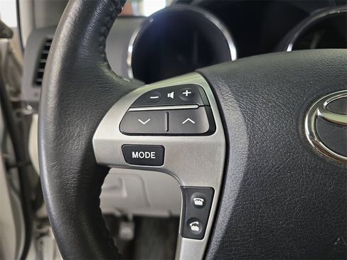 Used 2013 Toyota Highlander SE image 20