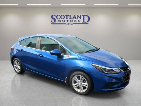 Used 2017 Chevrolet Cruze LT FWD image 5