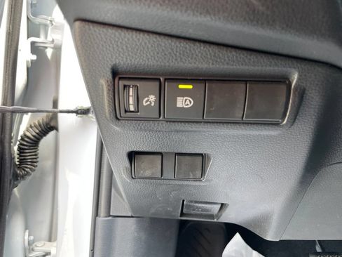 Used 2025 Toyota Corolla Cross LE w/ Moonroof Package FWD image 18