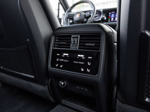 Certified 2026 Porsche Cayenne Coupe AWD/4WD image 28