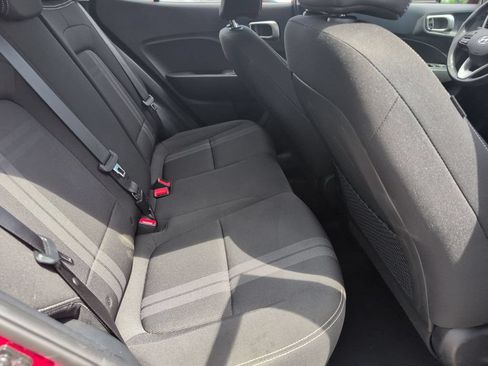 Used 2025 Hyundai Venue SEL FWD image 29