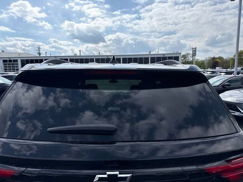 Used 2023 Chevrolet Traverse LT w/ Midnight/Sport Edition AWD/4WD image 7