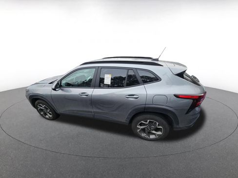 Used 2025 Chevrolet Trax LT image 6
