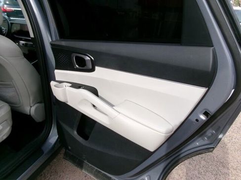 Used 2025 Kia Sorento S w/ Panoramic Sunroof Package image 22