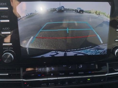 Used 2021 Toyota Sienna XLE image 3