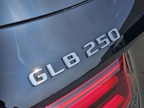 Used 2026 Mercedes-Benz GLB 250 image 8