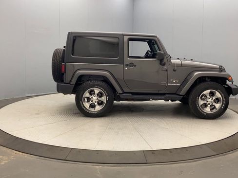 Used 2017 Jeep Wrangler Sahara AWD/4WD image 6
