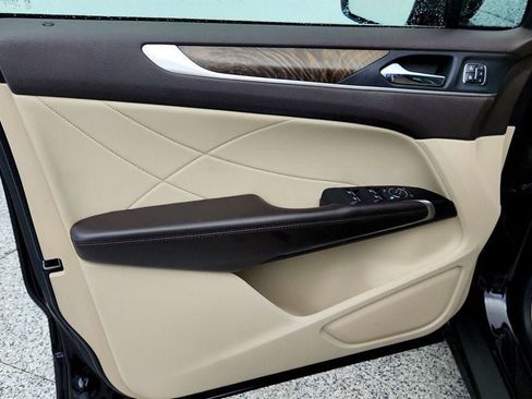 Used 2019 Lincoln MKC Reserve FWD image 12