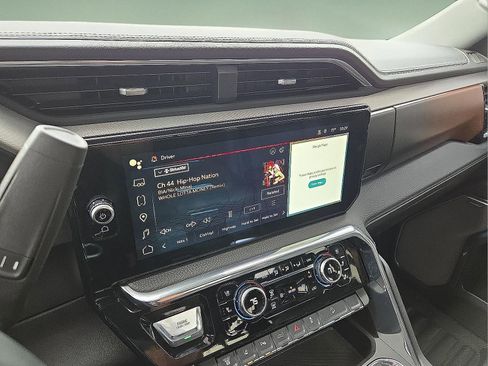 Used 2024 GMC Sierra 3500 Denali w/ Technology Package image 16