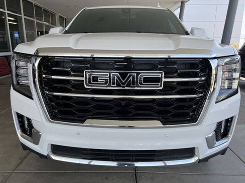 Used 2022 GMC Yukon Denali AWD/4WD image 2