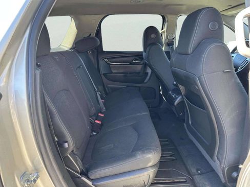 Used 2013 GMC Acadia SLE image 18