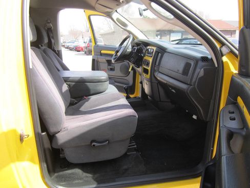 Used 2005 Dodge Ram 1500 Truck SLT w/ Rumblebee Group image 9