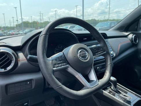 Used 2021 Nissan Kicks SR w/ SR Premium Package FWD image 14