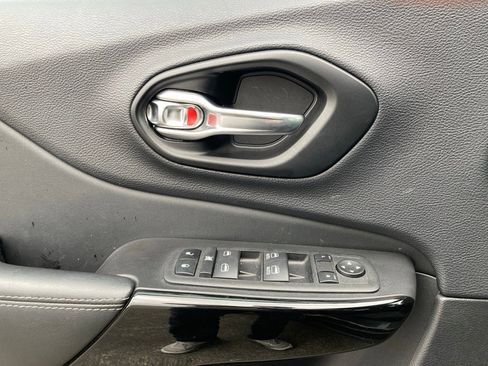 Used 2023 Jeep Cherokee Altitude Lux image 13