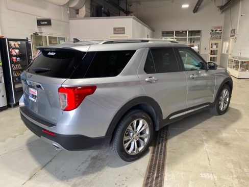 Used 2023 Ford Explorer Limited w/ Equipment Group 301A AWD/4WD image 13