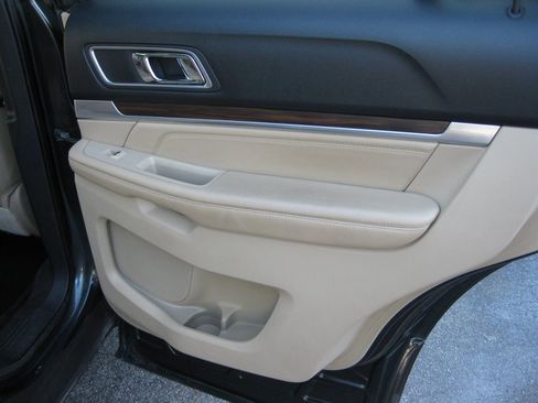 Used 2016 Ford Explorer Limited FWD image 32