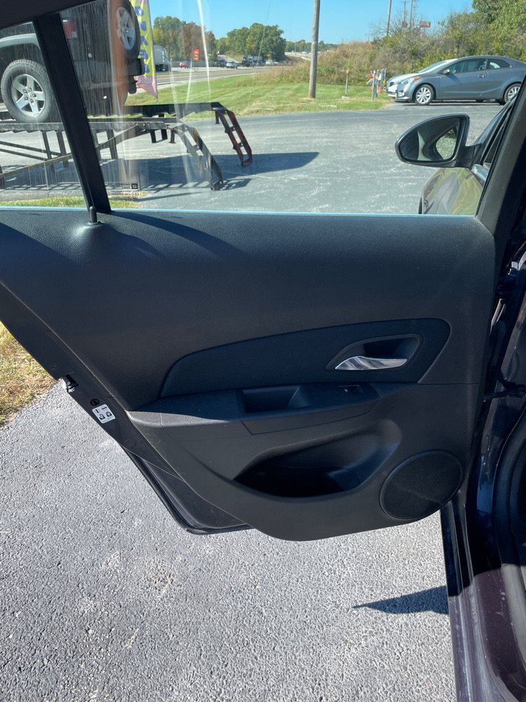 Used 2016 Chevrolet Cruze LT w/ Technology Package FWD image 16