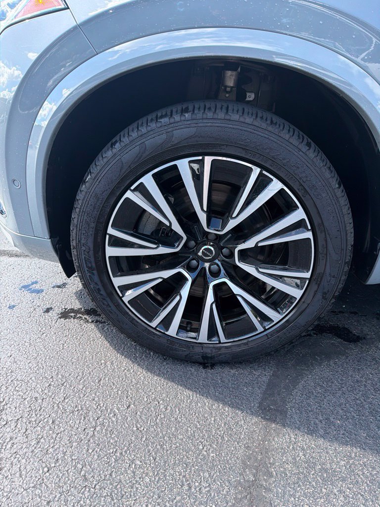 Used 2025 Volvo XC90 T8 Plus w/ Protection Package Premier AWD/4WD image 4