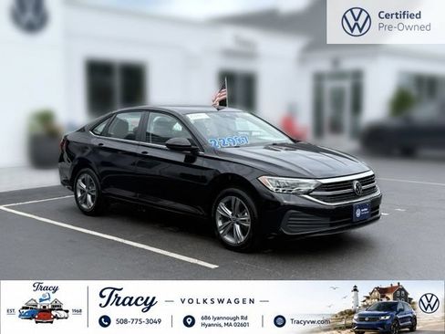 Certified 2024 Volkswagen Jetta SE FWD image 1