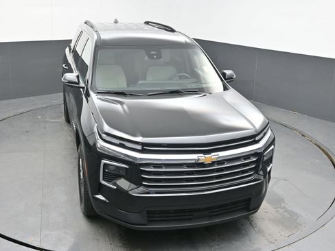 Used 2025 Chevrolet Traverse LT image 34