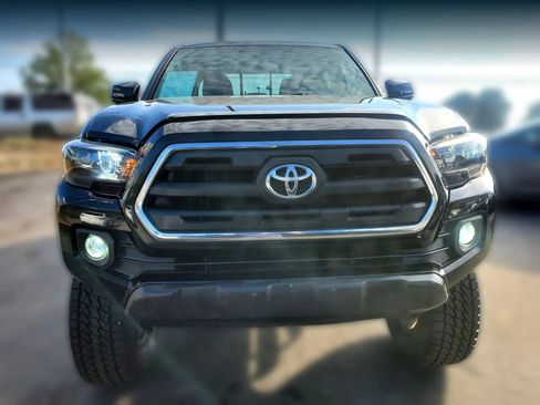 Used 2016 Toyota Tacoma SR5 w/ Towing Package RWD image 13