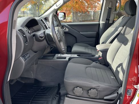 Used 2019 Nissan Frontier PRO-4X image 12
